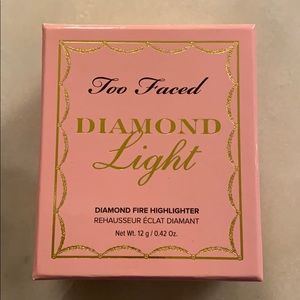 TOO FACED COSMETICS | DIAMOND LIGHT HIGHLIGHTER